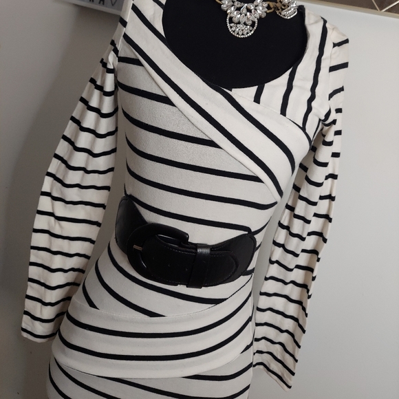 White stripe bodycon dress with attached belt - Picture 5 of 11